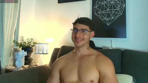 Snapshot of thomylov chatting on May 8, 4:51 am thomylov online show from May 8, 4:51 am
