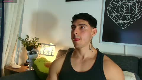 Snapshot of thomylov chatting on May 30, 12:30 am thomylov online show from May 30, 12:30 am
