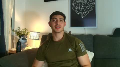 Snapshot of thomylov chatting on June 4, 4:40 am thomylov online show from June 4, 4:40 am
