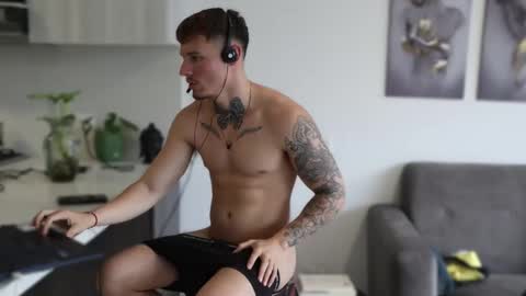 Snapshot of thorclarck_ chatting on December 2, 9:39 pm Sebastian online show from December 2, 9:39 pm