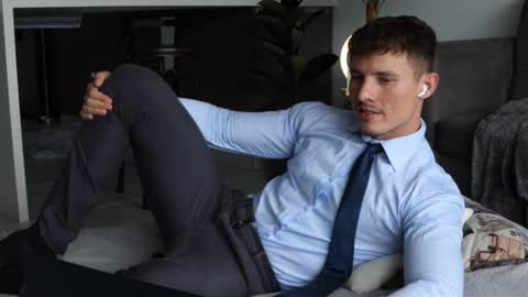 Snapshot of thorclarck_ chatting on February 1, 4:33 pm Sebastian online show from February 1, 4:33 pm