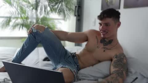 Snapshot of thorclarck_ chatting on March 3, 6:12 pm Sebastian online show from March 3, 6:12 pm