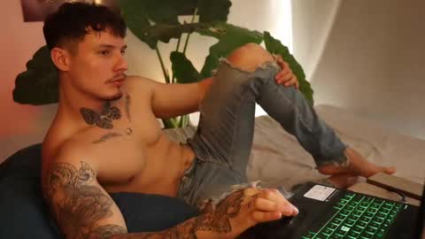 Snapshot of thorclarck_ chatting on September 11, 5:02 pm Sebastian online show from September 11, 5:02 pm