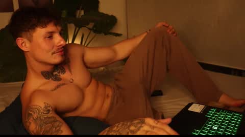 Snapshot of thorclarck_ chatting on September 15, 12:43 am Sebastian online show from September 15, 12:43 am