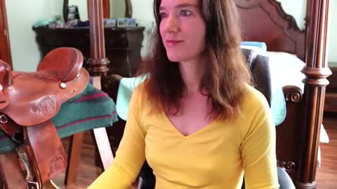 ThornburyRose online show from February 10, 7:07 pm