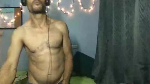 Snapshot of threelion chatting on April 2, 4:10 am threelion online show from April 2, 4:10 am