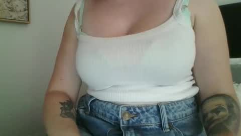 Snapshot of thrillho89 chatting on February 10, 2:48 am thrillho89 online show from February 10, 2:48 am