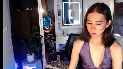 thrishafox online show from February 14, 12:07 am