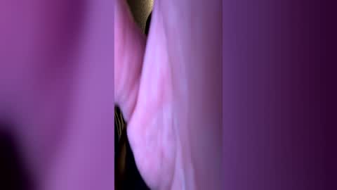 Snapshot of throbbing8585 chatting on June 18, 12:44 am throbbing8585 online show from June 18, 12:44 am