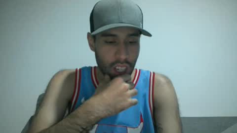 Snapshot of throwawayyourgun chatting on December 4, 9:46 pm Luka online show from December 4, 9:46 pm