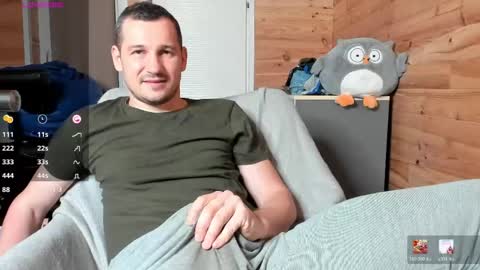 Snapshot of thyleo chatting on May 1, 10:42 am bigsshark online show from May 1, 10:42 am