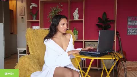 Snapshot of tia_j chatting on November 10, 7:18 am tia_j online show from November 10, 7:18 am