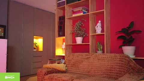 Snapshot of tia_j chatting on December 13, 7:42 pm tia_j online show from December 13, 7:42 pm