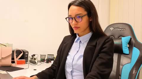 tia_j online show from March 4, 4:57 pm