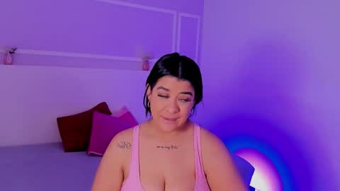 tiannagloww online show from February 5, 7:07 pm