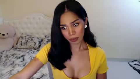 Snapshot of tiara_gurl16 chatting on October 14, 2:01 am tiara online show from October 14, 2:01 am