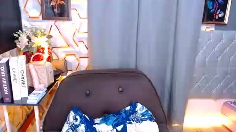 Snapshot of tiarrafoxs chatting on May 30, 12:13 pm tiarrafoxs online show from May 30, 12:13 pm