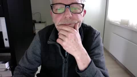 Snapshot of tiburzio chatting on February 11, 12:16 pm tiburzio online show from February 11, 12:16 pm