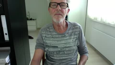 Snapshot of tiburzio chatting on September 10, 12:16 pm tiburzio online show from September 10, 12:16 pm