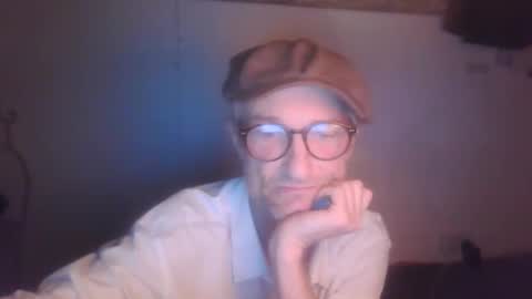 tiddles12345 online show from April 17, 9:51 pm