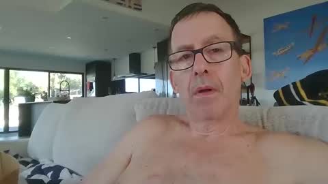 JustMe online show from December 1, 6:08 pm