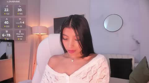 Snapshot of tiffany_low chatting on January 18, 2:21 pm tiffany_low online show from January 18, 2:21 pm