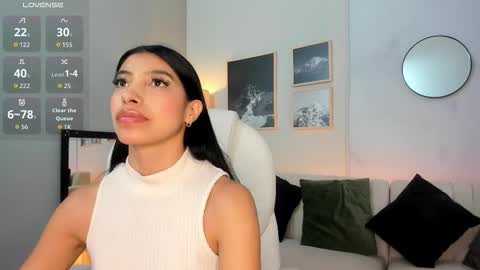 Snapshot of tiffany_low chatting on February 1, 1:53 pm tiffany_low online show from February 1, 1:53 pm