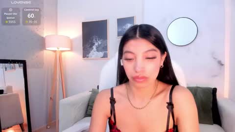 Snapshot of tiffany_low chatting on February 4, 2:01 pm tiffany_low online show from February 4, 2:01 pm