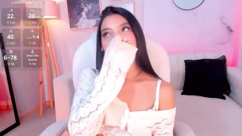 Snapshot of tiffany_low chatting on February 11, 1:38 pm tiffany_low online show from February 11, 1:38 pm