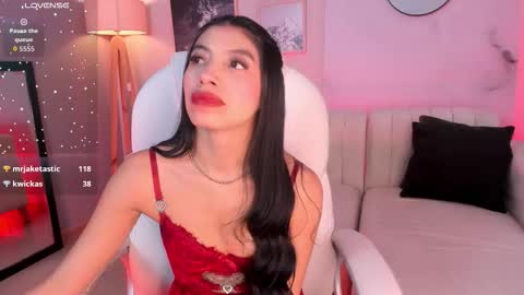 Snapshot of tiffany_low chatting on February 14, 4:04 pm tiffany_low online show from February 14, 4:04 pm