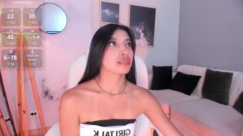 Snapshot of tiffany_low chatting on March 9, 2:54 pm tiffany_low online show from March 9, 2:54 pm