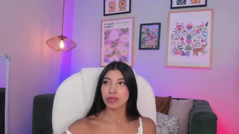Snapshot of tiffany_low chatting on July 4, 5:52 pm tiffany_low online show from July 4, 5:52 pm