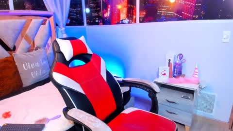 tiffany_sander online show from January 27, 7:45 am