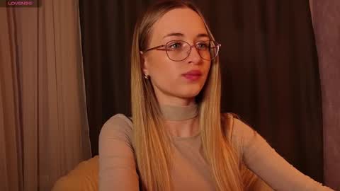 Snapshot of tiffanyhunt chatting on February 13, 3:08 pm Tiffany online show from February 13, 3:08 pm