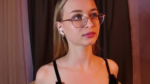 Snapshot of tiffanyhunt chatting on February 21, 4:08 pm Tiffany online show from February 21, 4:08 pm