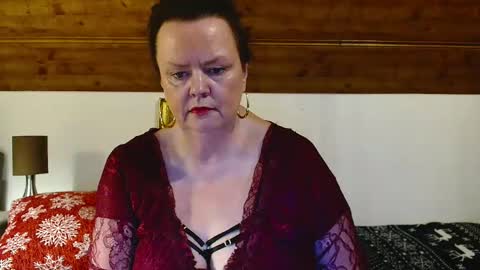 TiffanyMature online show from November 26, 10:00 pm