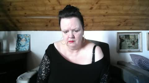 Snapshot of tiffanymature chatting on April 29, 8:18 am TiffanyMature online show from April 29, 8:18 am