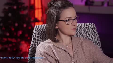 tiffanyriox online show from December 3, 5:53 am