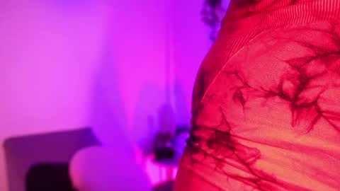 My name is Tiffany welcome  online show from April 10, 1:44 am