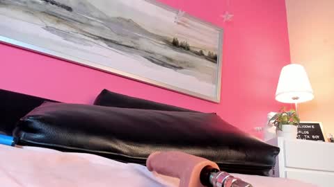 Snapshot of tiffanysuarez_ chatting on February 2, 1:34 am Stefany Suarez online show from February 2, 1:34 am