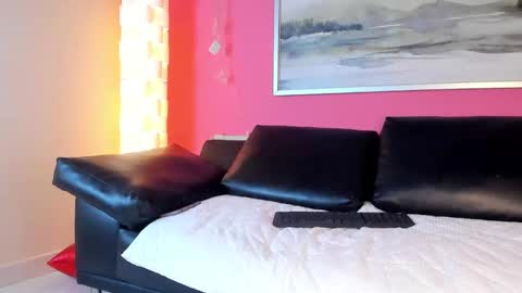 Snapshot of tiffanysuarez_ chatting on February 11, 2:24 pm Stefany Suarez online show from February 11, 2:24 pm