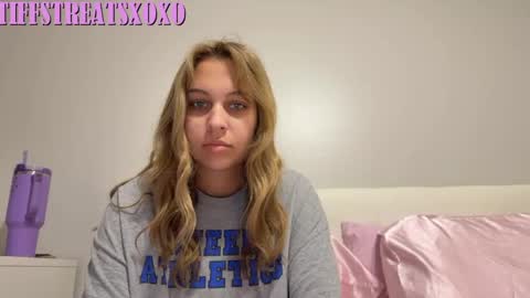 Tiffstreatsxoxo online show from May 17, 3:08 pm