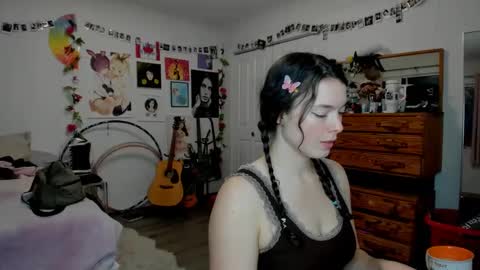 Snapshot of tiggerrosey chatting on January 2, 12:45 am All my Links online show from January 2, 12:45 am