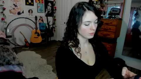 Snapshot of tiggerrosey chatting on February 8, 12:17 am All my Links online show from February 8, 12:17 am