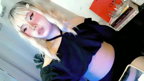 Snapshot of tight_elliana chatting on July 2, 11:38 am tight_elliana online show from July 2, 11:38 am