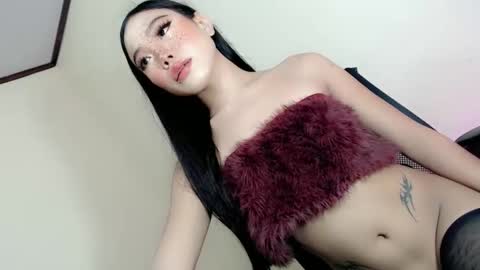 Snapshot of tight_sabrina chatting on May 7, 7:52 pm tight_sabrina online show from May 7, 7:52 pm