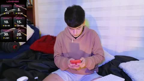 Snapshot of tightncuteass chatting on April 22, 12:35 am Camilo online show from April 22, 12:35 am