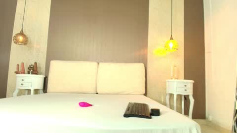 T I F F A N Y online show from January 13, 7:41 pm