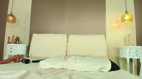 T I F F A N Y online show from February 26, 8:57 am