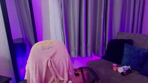 Snapshot of tiinajonus_ chatting on March 3, 4:18 am tiinajonus_ online show from March 3, 4:18 am